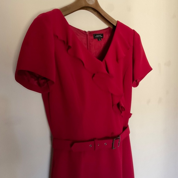 Tahari by Arthur S. Levine Size 8 Belted Ruffle Red Dress - Picture 4 of 6